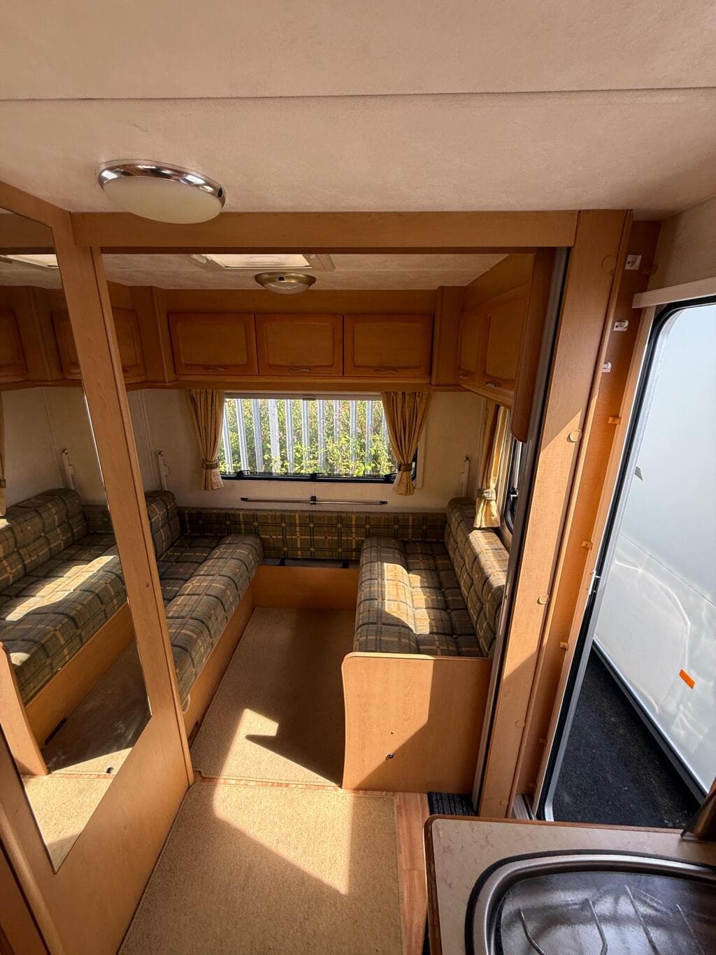 2005 Compass Rambler 16/5– 5 Berth Single Axle