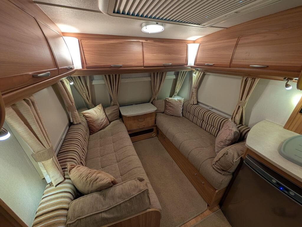 2011 Lunar Lexon 530 2011 4 Berth