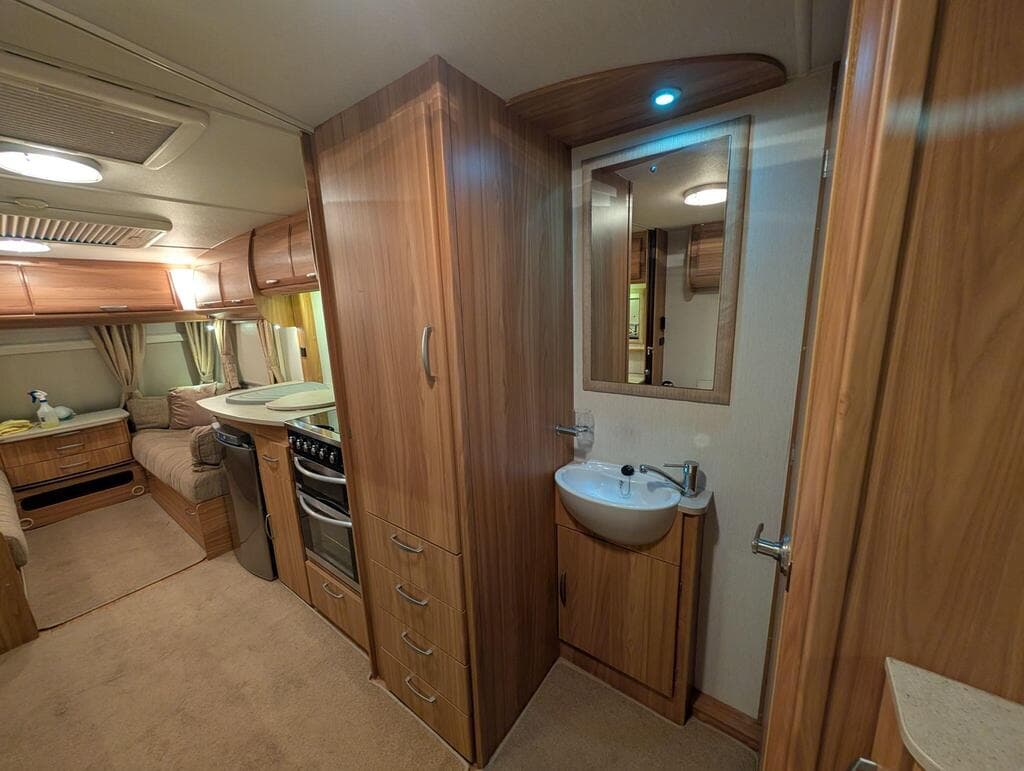 2011 Lunar Lexon 530 2011 4 Berth